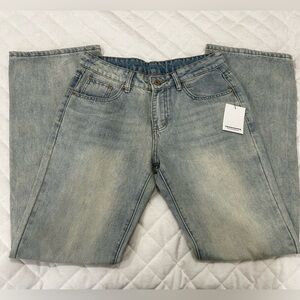 Light wash Straight leg jeans for women
Size: M
No flaws BRAND NEW